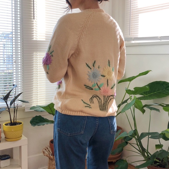 Vintage hand embroidered cottagecore cardigan - Picture 3 of 6